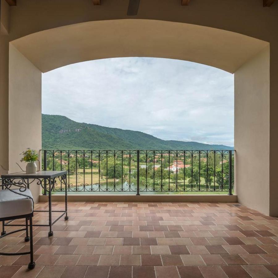 Toscana Town Square Suites Mu Si Exterior foto