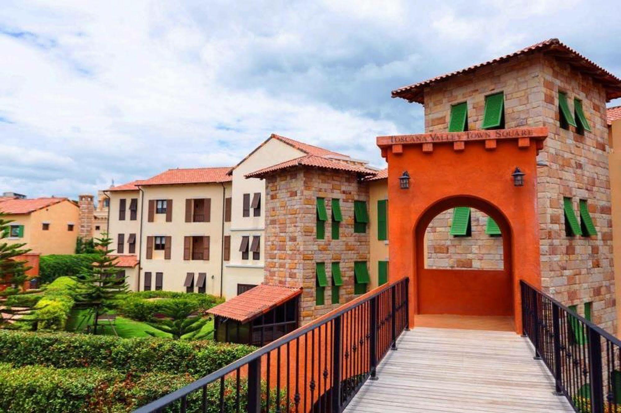 Toscana Town Square Suites Mu Si Exterior foto